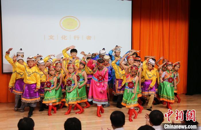 圖為蘭州大學文化行者團隊走進民族社區(qū)，開展系列活動。(資料圖)蘭州大學供圖