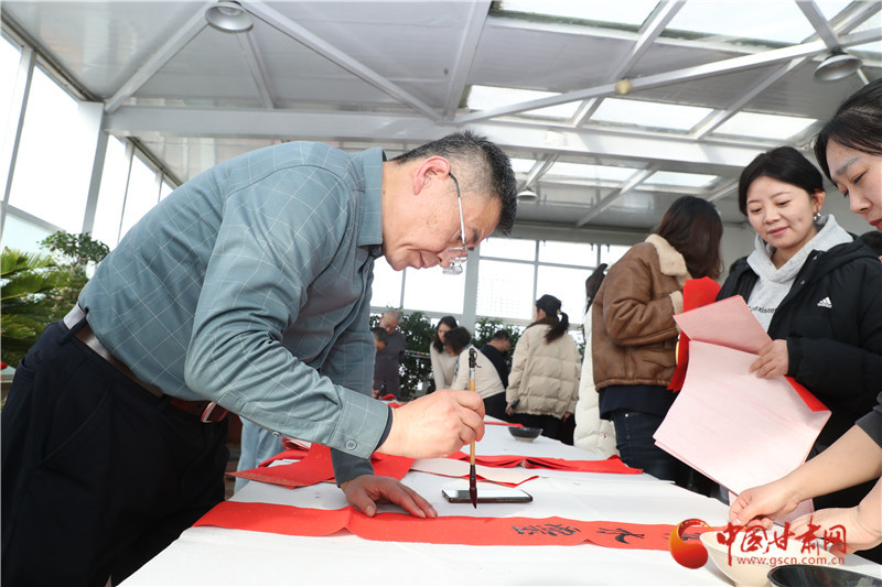 “翰墨迎春 馬年送?！? /><p>“翰墨迎春 馬年送福”</p></a>                        </div>
                        <ul class=