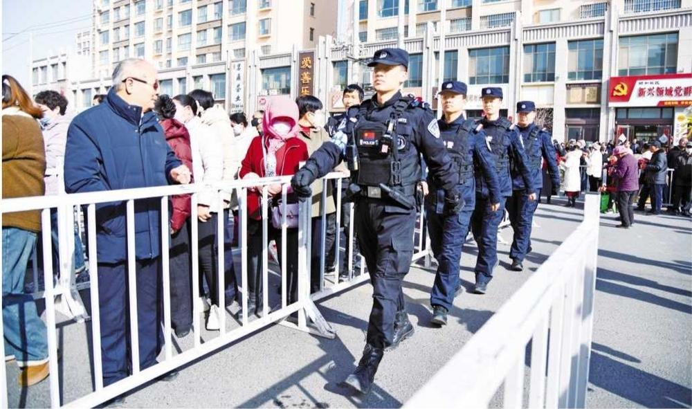 臨澤公安護(hù)航元宵節(jié)民俗文化活動(dòng)